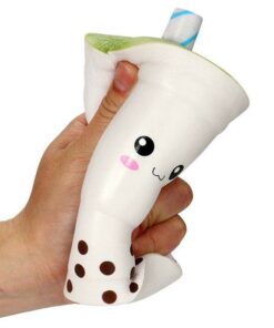 squishy milkshake dans une main
