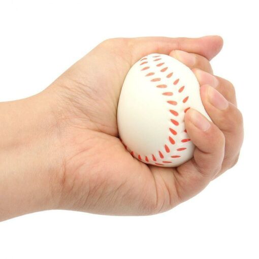 Squishy baseball dans la main