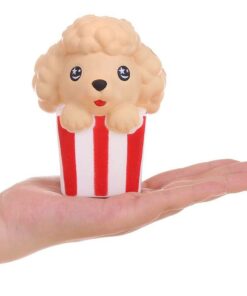 Squishy popcorn chien dans la main