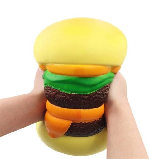 squishy géant cheeseburger dans les mains