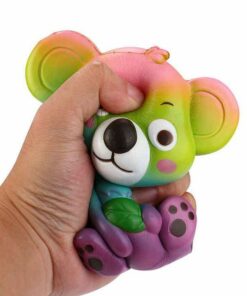 squishy koala multicolore dans la main