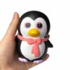 squishy pingouin kawaii dans la main